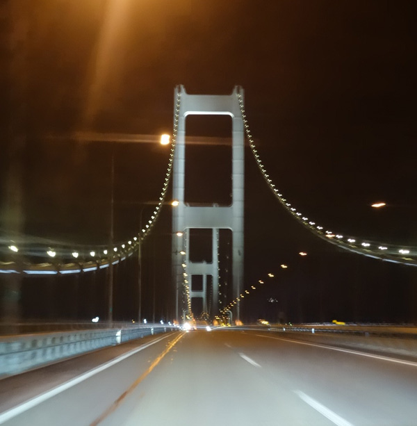 来島海峡大橋のライトアップ